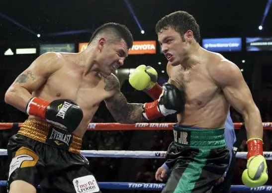 Chávez Jr. a punto de firmar pelea con Golovkin