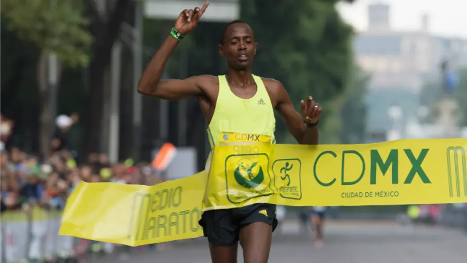 Keniano se lleva Medio Maratón de la Ciudad de México