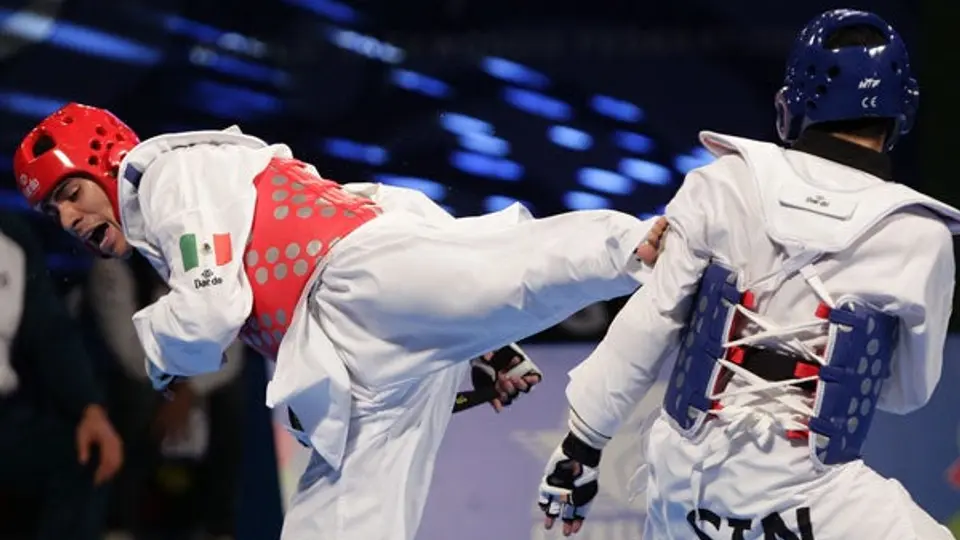 Uriel Adriano se clasifica a 'Semis' en el Mundial de TKD