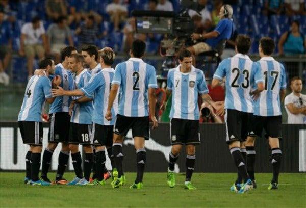 Argentina jugó sin Lionel Messi y venció por 2-1 a la Nazionale en Roma | AP