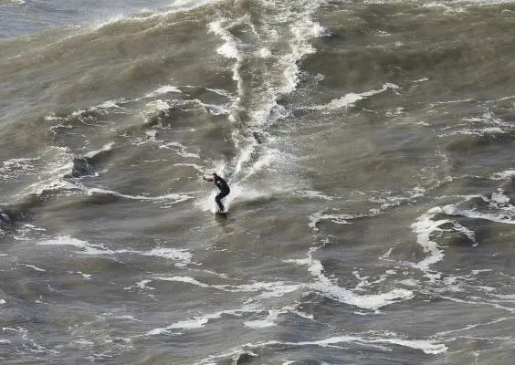 McNamara no pudo con las olas de Portugal