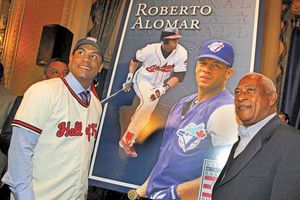 Roberto Alomar es inmortalizado en Baltimore