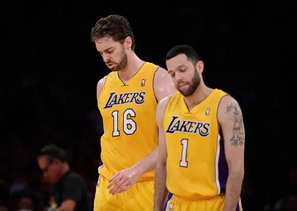 Lakers sufre histórica paliza contra Clippers