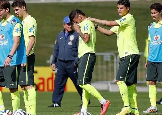 Neymar llora tras visita de aficionado