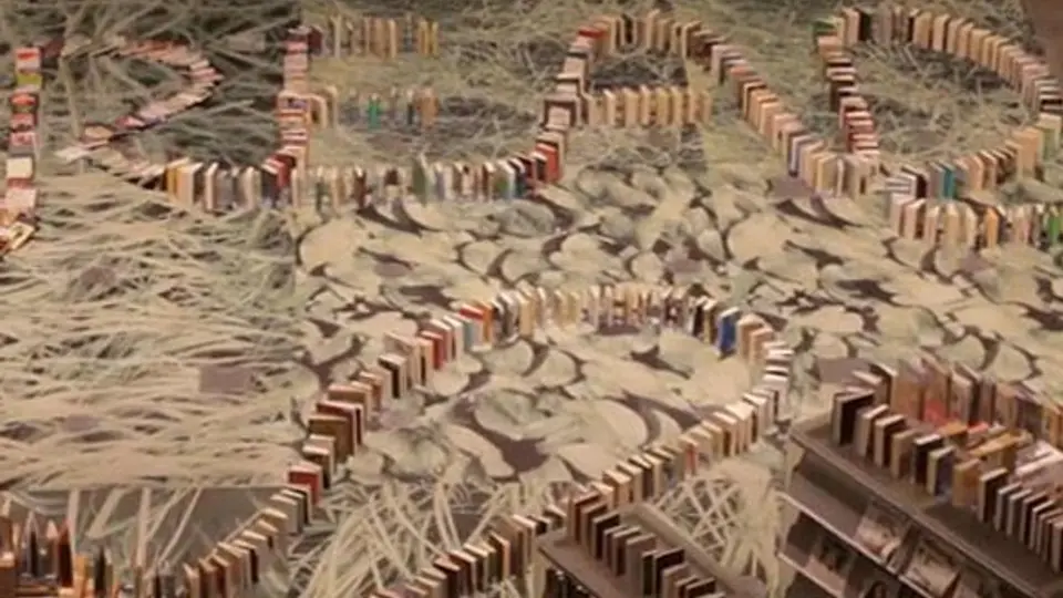 'Efecto dominó' realizado con libros rompe récord mundial