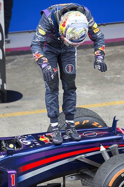 Vettel con su tradicional festejo sobre el auto | EFE