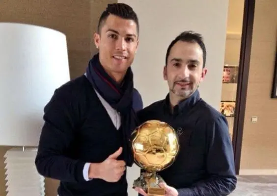 CR7 presume Balón de Oro a su peluquero