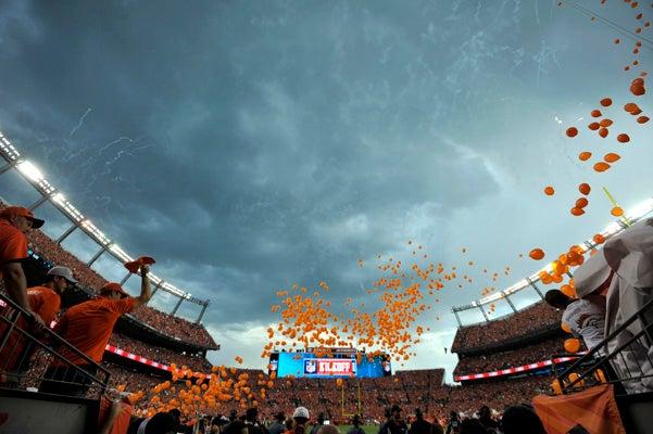 Lluvia y truenos retrasaron el comienzo del duelo | AP