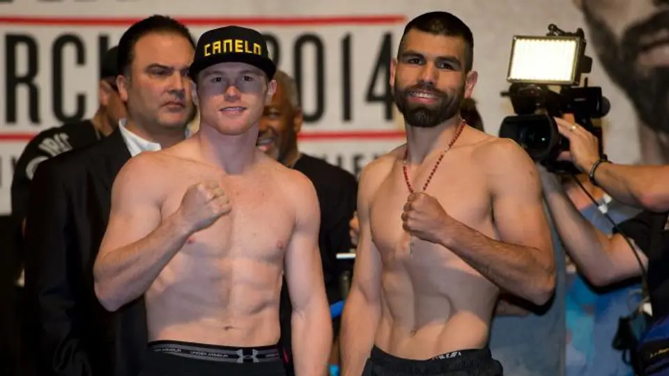 Canelo y Angulo libran la báscula previo a su pelea