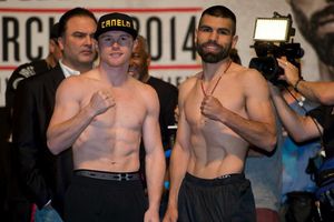 Canelo y Angulo libran la báscula previo a su pelea