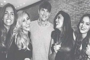Ashton Kutcher, de fiesta con novia de Neymar