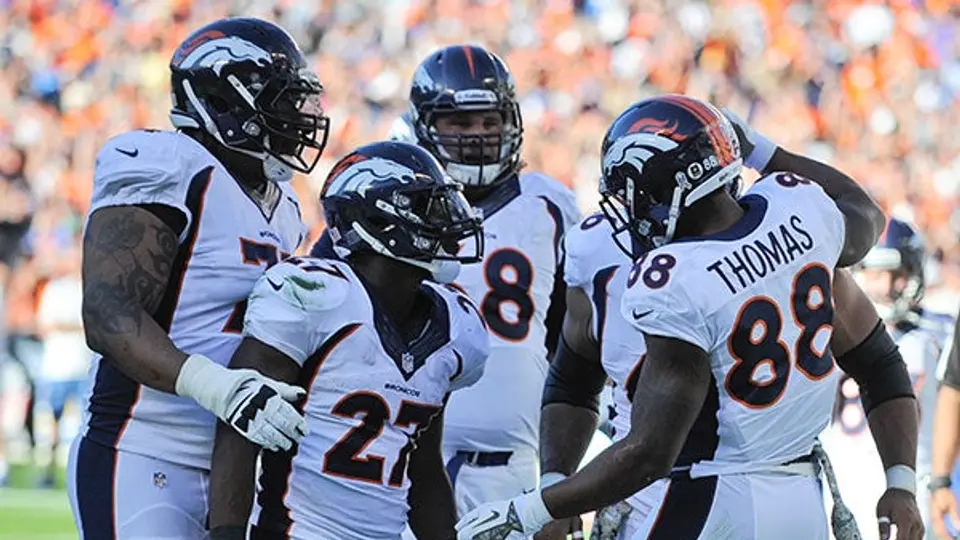 Manning vuelve a lucir en victoria de Denver