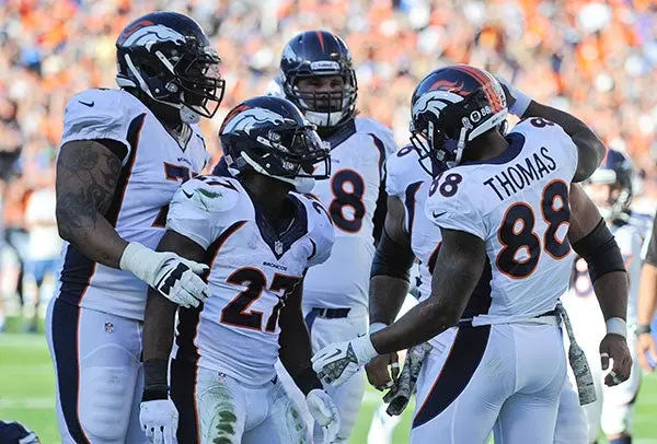 Manning vuelve a lucir en victoria de Denver