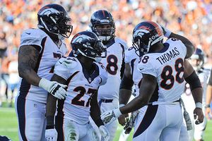 Manning vuelve a lucir en victoria de Denver