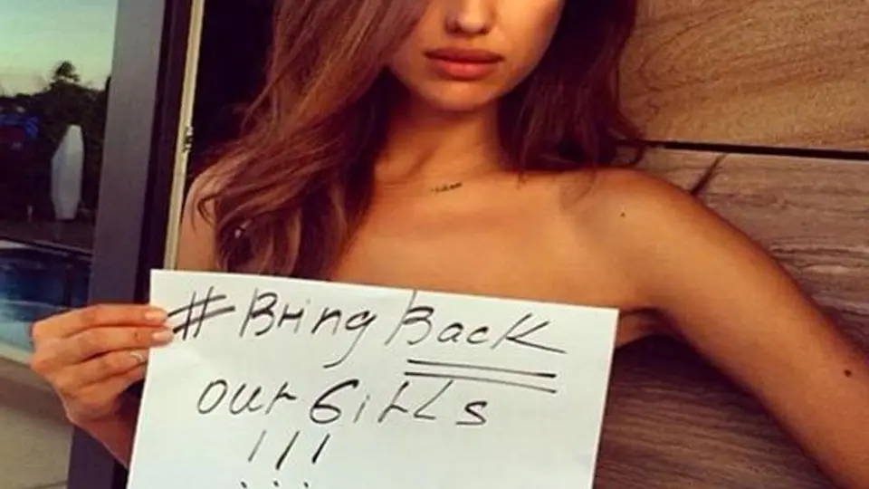 Irina Shayk, criticada por su topless solidario