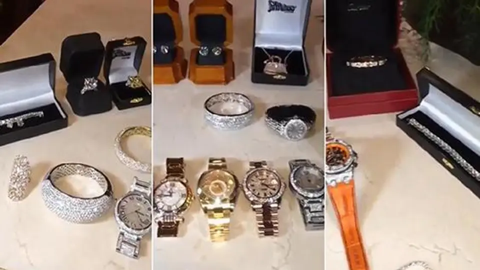 Mayweather presume su colección de joyas