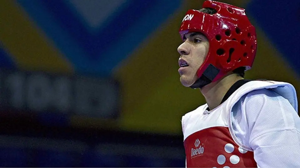 Uriel Adriano avanza a Octavos en Mundial de TKD