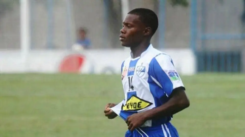 Santos hace oficial contratación de Junior Lacayo