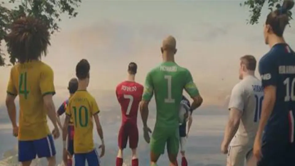 Estrellas del balompié rescatan el futbol