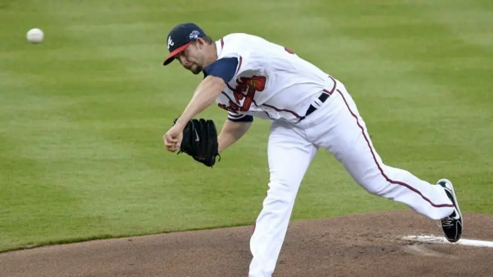 Mike Minor guía a Atlanta para empatar la serie divisional
