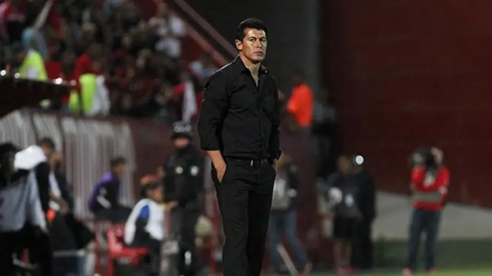 Jorge Almirón deja de ser técnico de Xolos