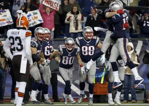 Patriotas remonta de la mano de Brady