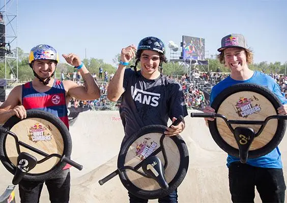 Mexicoamericano gana en el Dirt Conquers BMX