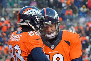 Manning y los Broncos aplastan a los Titanes