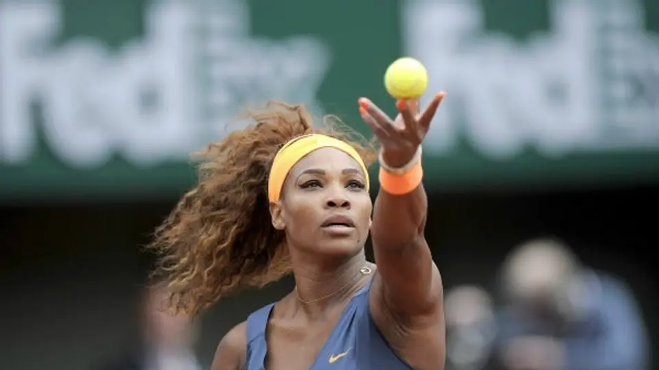 Serena Williams debuta con triunfo en Roland Garros