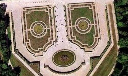 El paisaje de los espectaculares jardines de Versalles revela una cara sonriente | ESPECIAL