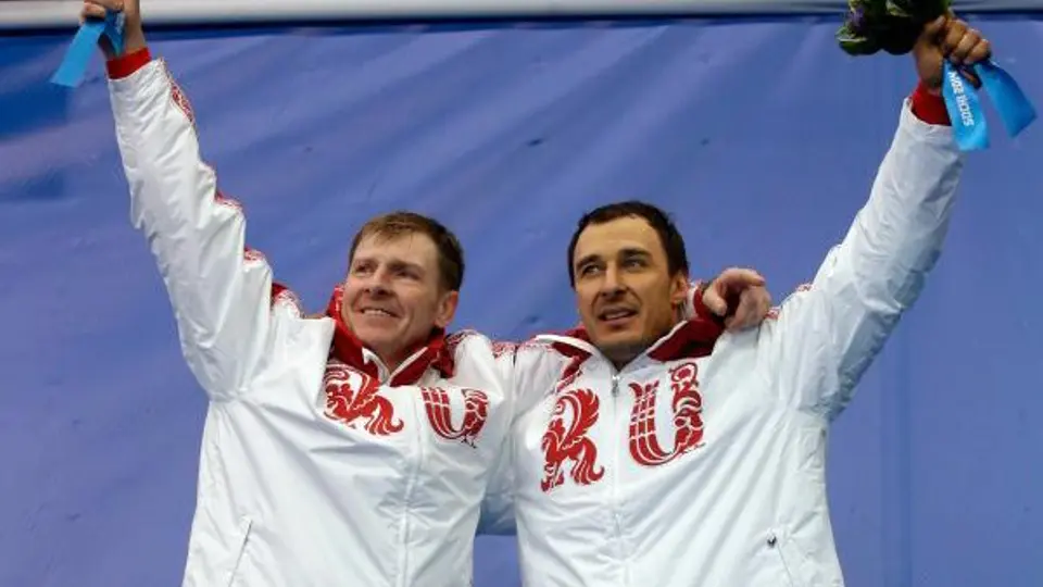 Rusia gana oro en bobsleigh por parejas