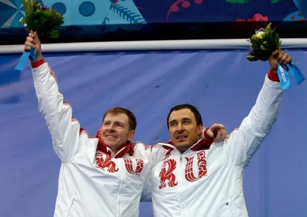 Rusia gana oro en bobsleigh por parejas