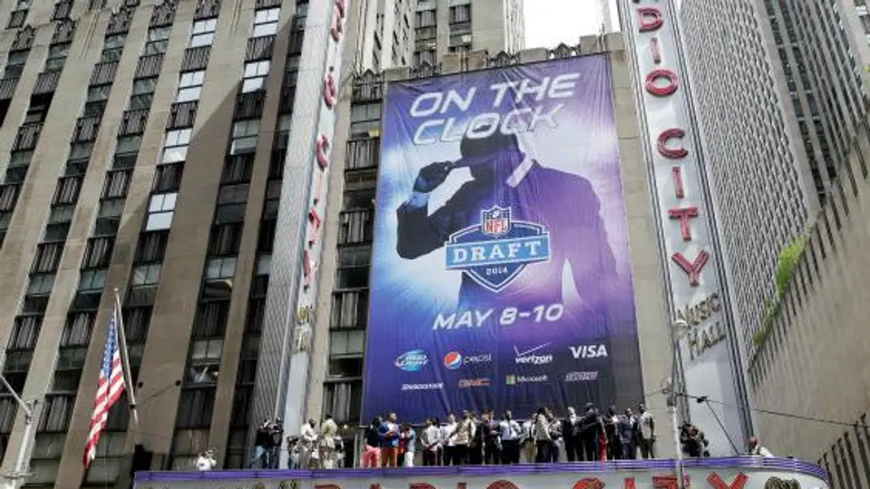 Los 32 equipos de la NFL eligen su futuro