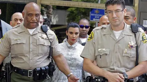 Kris Humpries deja plantada a Kim Kardashian en el juzgado