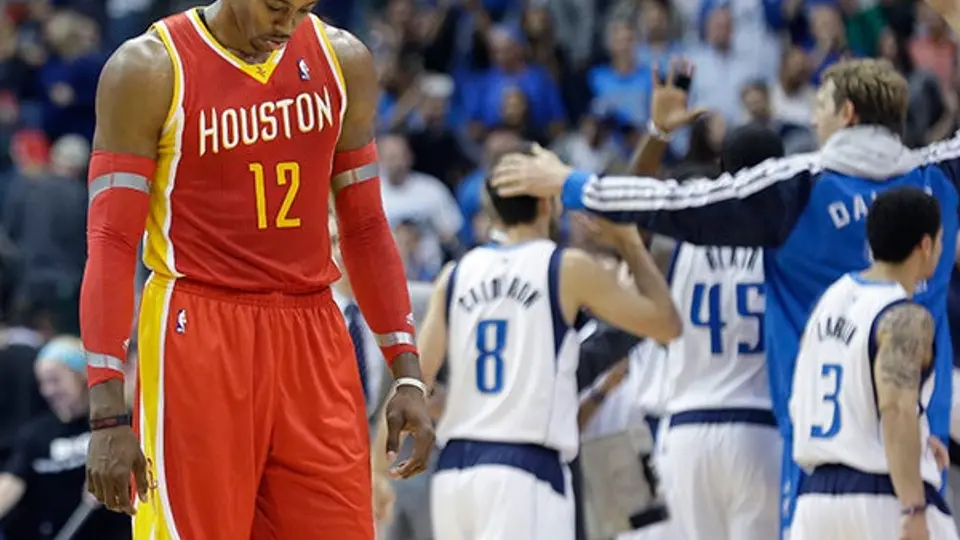 Howard, multado con 25 mil dólares por lanzar el balón a la tribuna