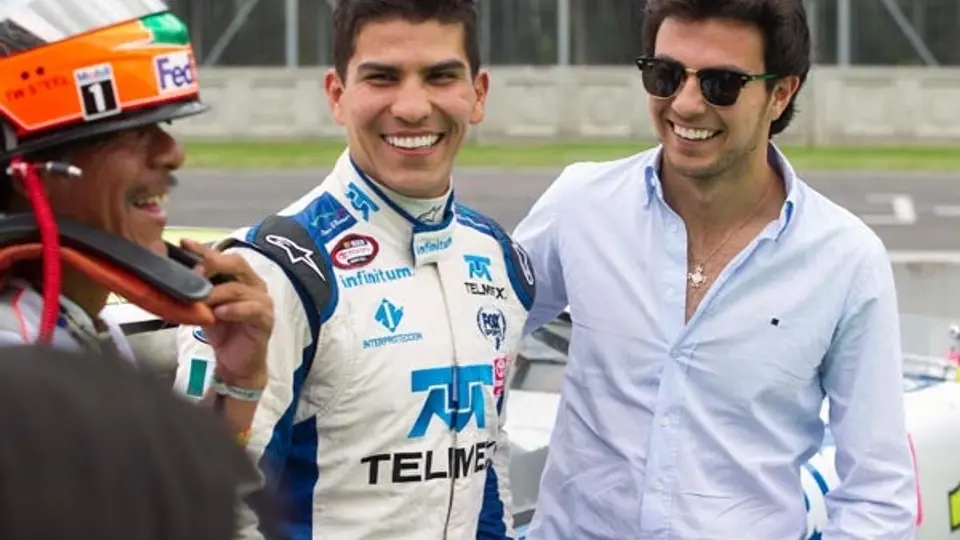 'La gente me pone más nervioso que correr en la pista': Checo