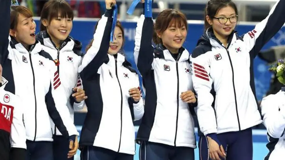 Corea del Sur gana oro en patinaje de pista corta