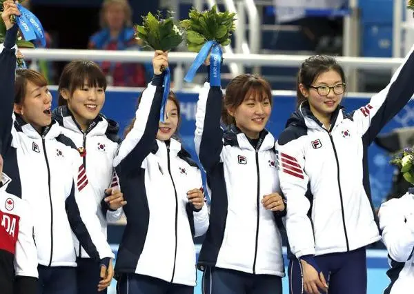 Corea del Sur gana oro en patinaje de pista corta