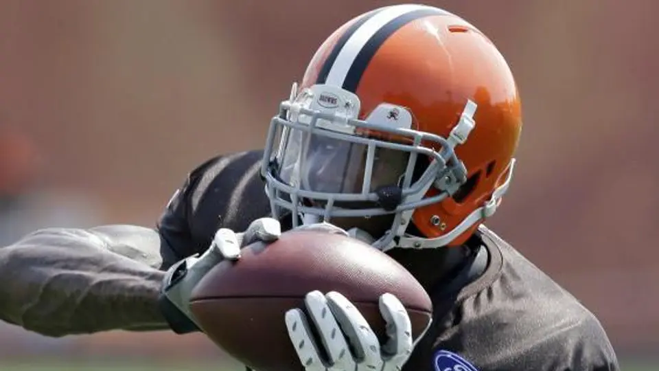 Encuentran marihuana en auto que conducía Josh Gordon