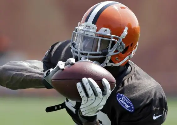 Encuentran marihuana en auto que conducía Josh Gordon
