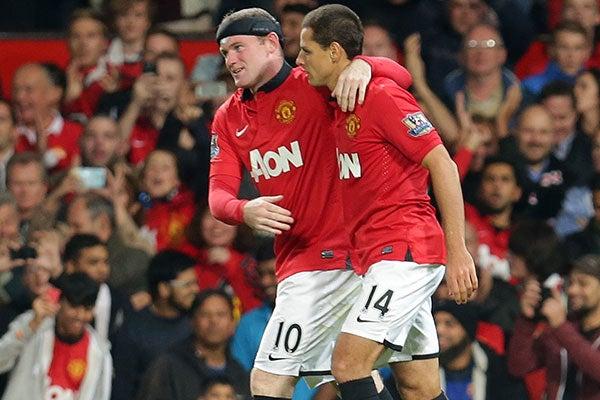 Rooney felicitó al mexicano tras el gol | ESPECIAL