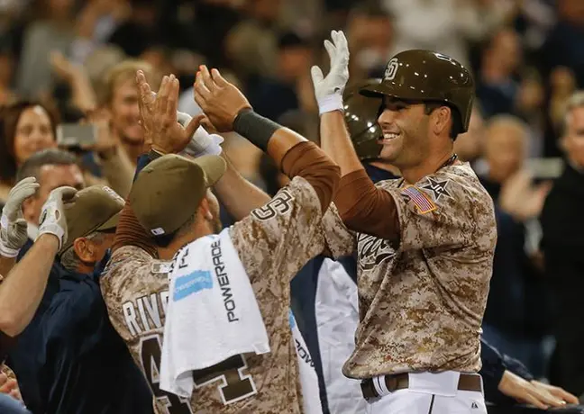 Padres se imponen a Dodgers en juego inaugural