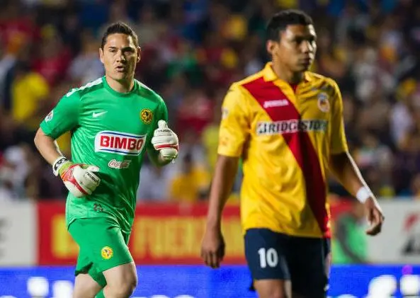 Primo le gana comida a Moisés Muñoz