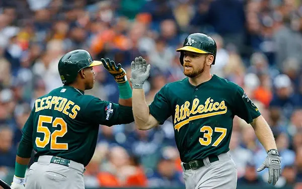 Oakland impone su bateo ante Detroit y tienen ventaja en la serie