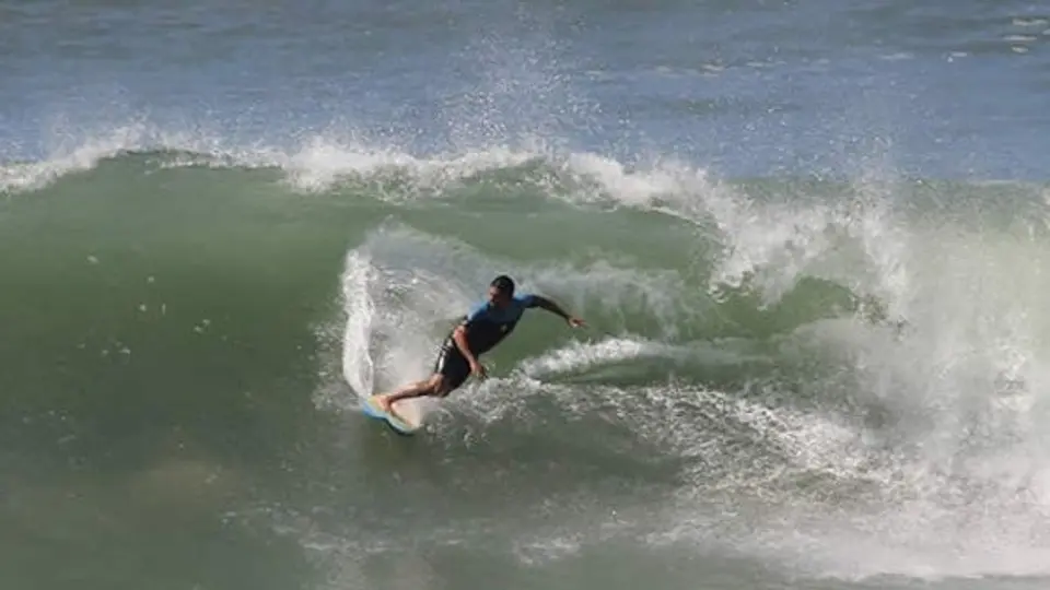 Surfistas buscan conquistar el Reef Classic en Mazatlán
