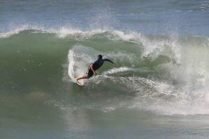 Surfistas buscan conquistar el Reef Classic en Mazatlán
