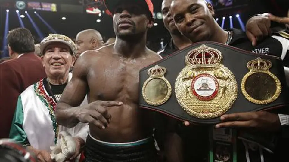 ¿En qué gasta sus millones Mayweather?