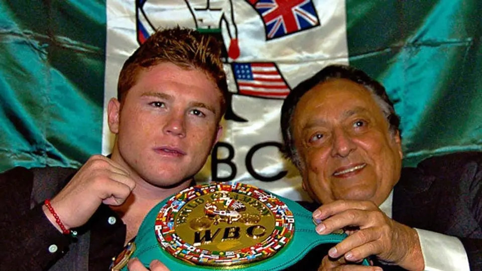 'Canelo debe esperar un año para pelear con Mayweather': Sulaimán