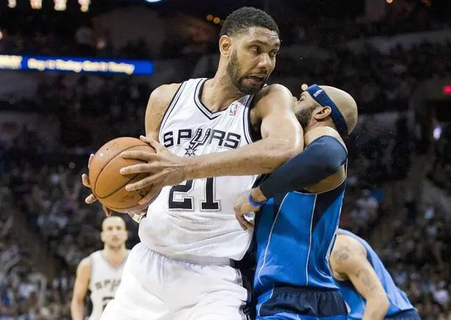 Spurs gana séptimo duelo con paliza a Mavericks