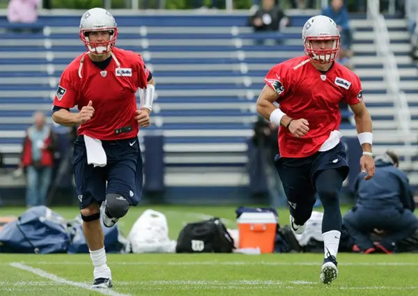 Patriotas hace oficial la contratación de Tebow